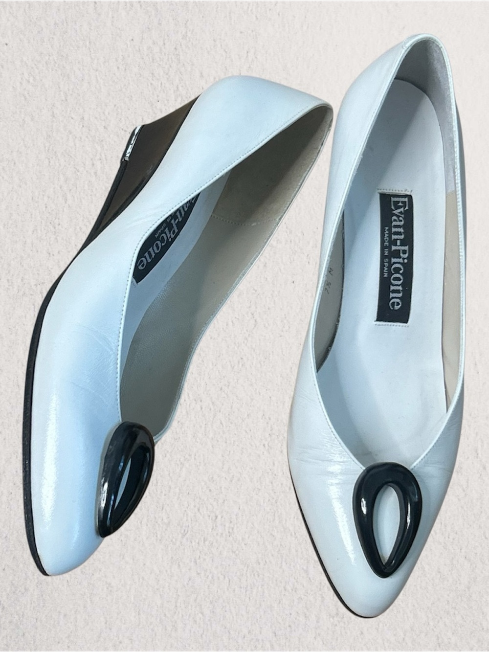 Evan Picone White Leather Pointed Toe Flats with Black Teardrop Accent